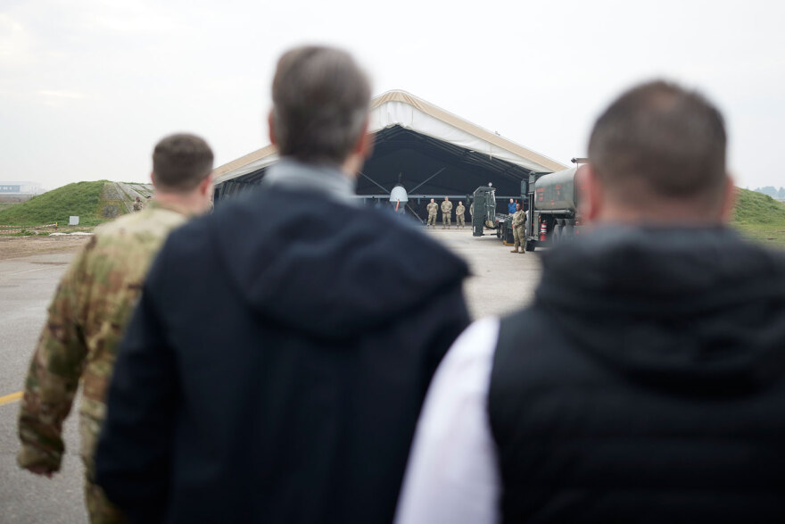 Κυριάκος Μητσοτάκης: Επισκέφθηκε την 110 Πτέρυγα Μάχης με Φλώρο, Τσούνη και Χαρδαλιά