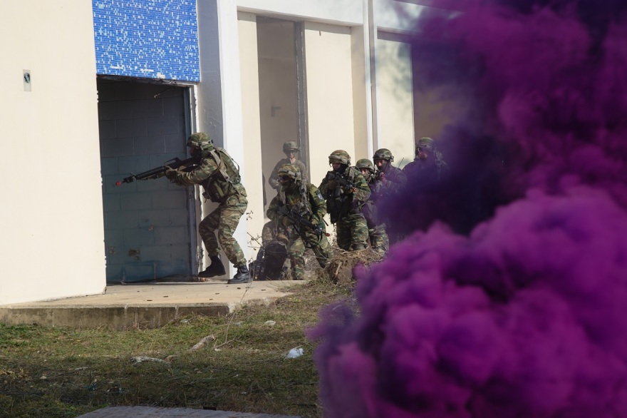 Εντυπωσιακές εικόνες από την άσκηση ελληνικών και αμερικανικών δυνάμεων στη Θράκη