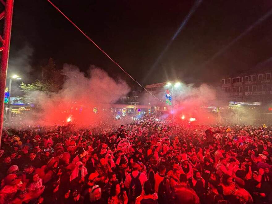 Ξάνθη: Χιλιάδες καρναβαλιστές έκαναν τη νύχτα ημέρα (βίντεο)