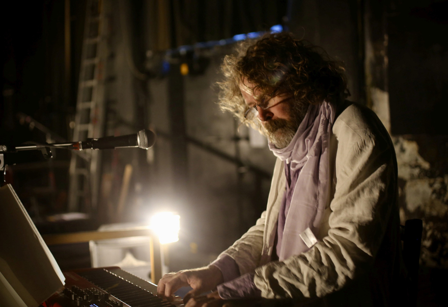 Μίκης Θεοδωράκης: Η απίστευτη ιστορία πίσω από το «Γελαστό Παιδί»