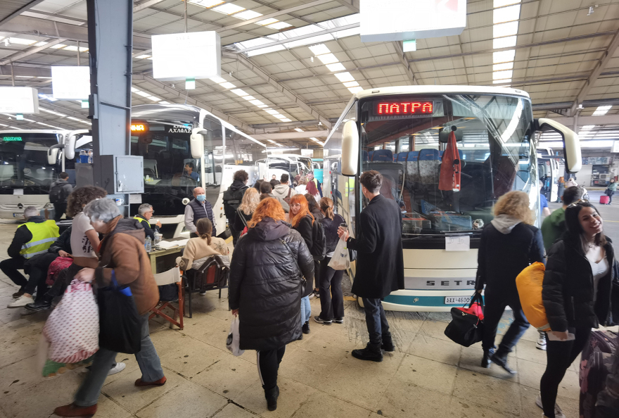 Απόκριες: Το αδιαχώρητο στον Κηφισό: Τα λεωφορεία αναχωρούν ανά 5' για Πάτρα