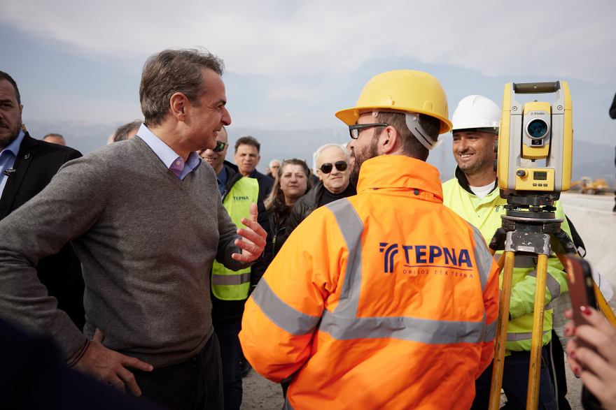 Μητσοτάκης από Τρίκαλα: Μετατρέπουμε τη χώρα σε μεγάλο εργοτάξιο