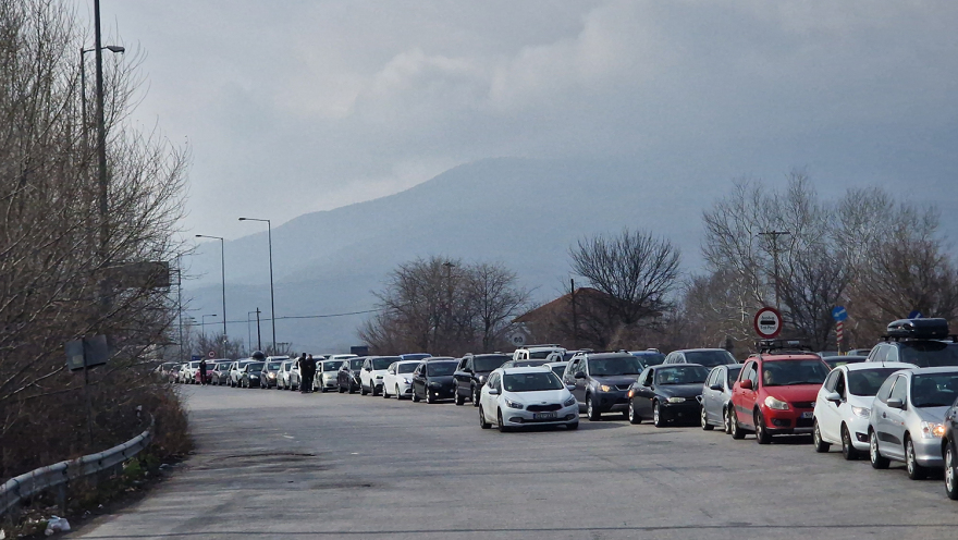 Ουρές χιλιομέτρων στον Προμαχώνα για Βουλγαρία - Δείτε φωτογραφίες και βίντεο