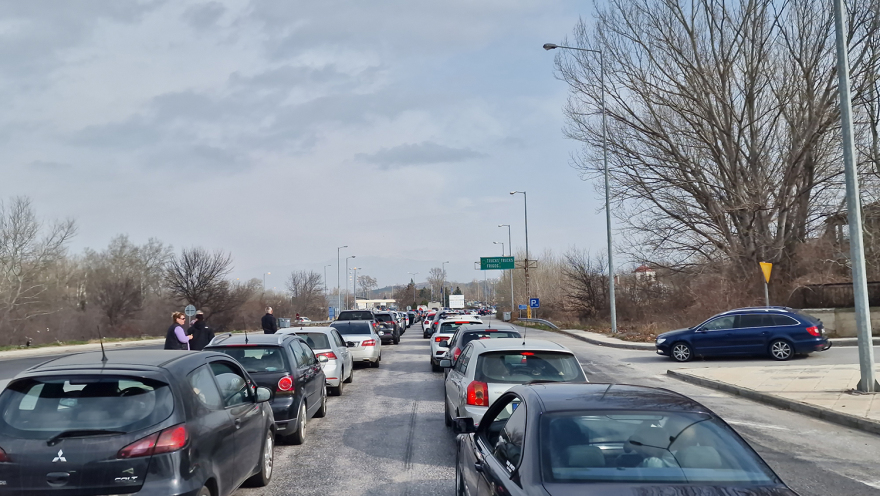 Ουρές χιλιομέτρων στον Προμαχώνα για Βουλγαρία - Δείτε φωτογραφίες και βίντεο