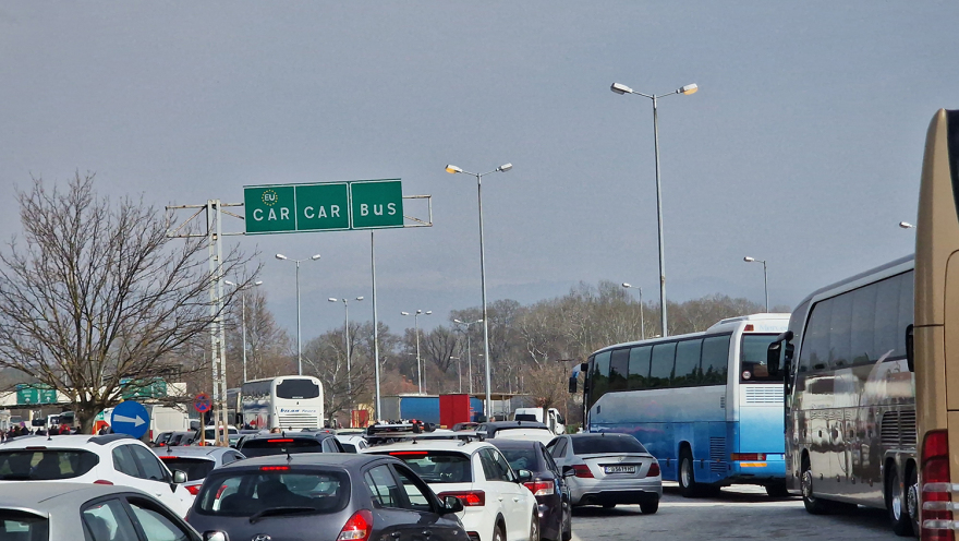 Ουρές χιλιομέτρων στον Προμαχώνα για Βουλγαρία - Δείτε φωτογραφίες και βίντεο