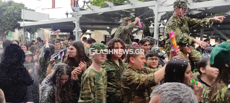 Απόκριες 2023: Εντυπωσιακή η τελετή λήξης του καρναβαλιού στην Πάτρα, στην πυρά ο βασιλιάς Καρνάβαλος