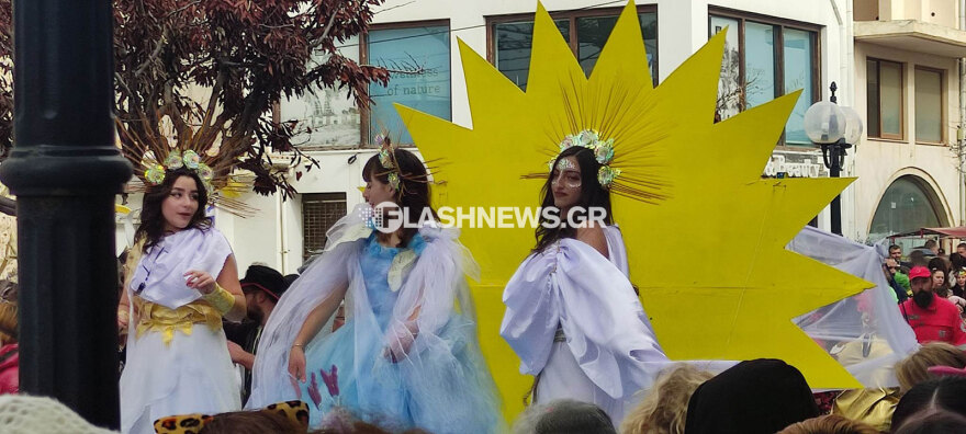 Απόκριες 2023: Εντυπωσιακή η τελετή λήξης του καρναβαλιού στην Πάτρα, στην πυρά ο βασιλιάς Καρνάβαλος