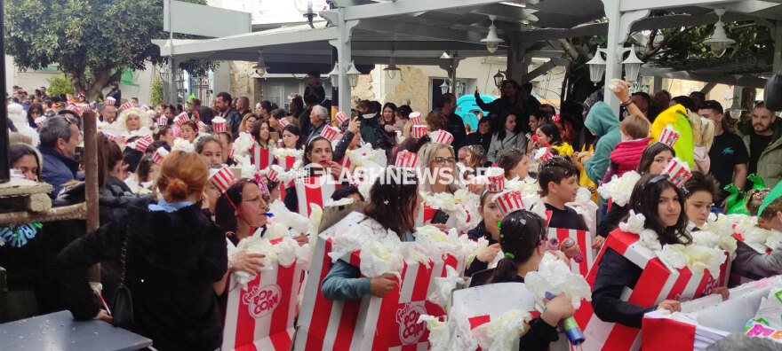 Απόκριες 2023: Εντυπωσιακή η τελετή λήξης του καρναβαλιού στην Πάτρα, στην πυρά ο βασιλιάς Καρνάβαλος