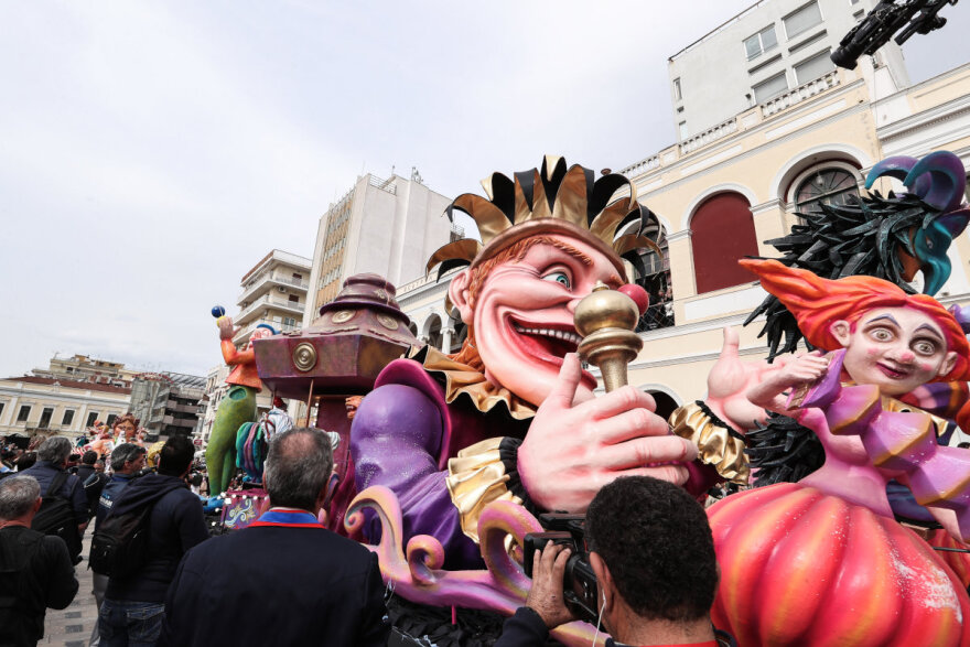 Απόκριες 2023: Εντυπωσιακή η τελετή λήξης του καρναβαλιού στην Πάτρα, στην πυρά ο βασιλιάς Καρνάβαλος