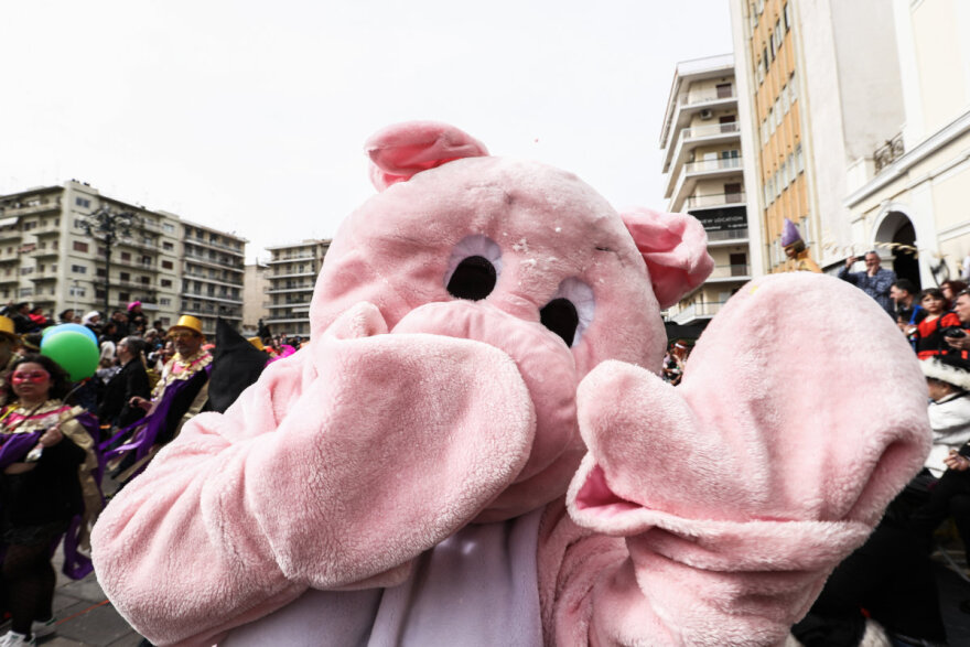 Απόκριες 2023: Εντυπωσιακή η τελετή λήξης του καρναβαλιού στην Πάτρα, στην πυρά ο βασιλιάς Καρνάβαλος