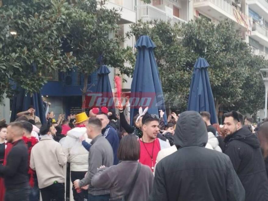 Καρναβάλι: «Βούλιαξε» από κόσμο η Πάτρα - Το αδιαχώρητο στους δρόμους μέχρι πρωίας