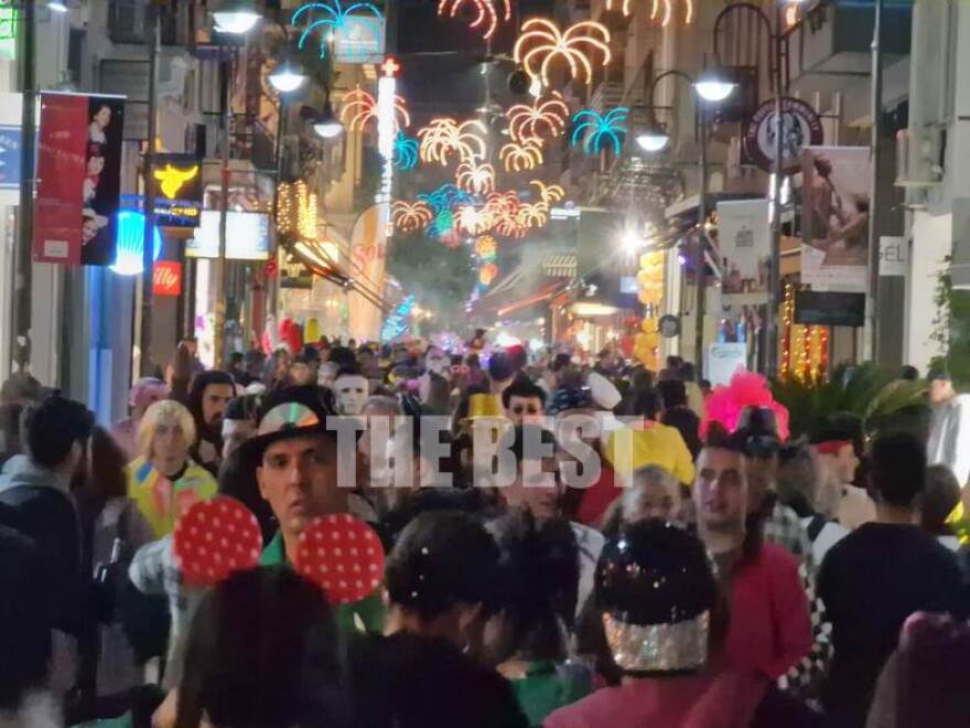 Καρναβάλι: «Βούλιαξε» από κόσμο η Πάτρα - Το αδιαχώρητο στους δρόμους μέχρι πρωίας