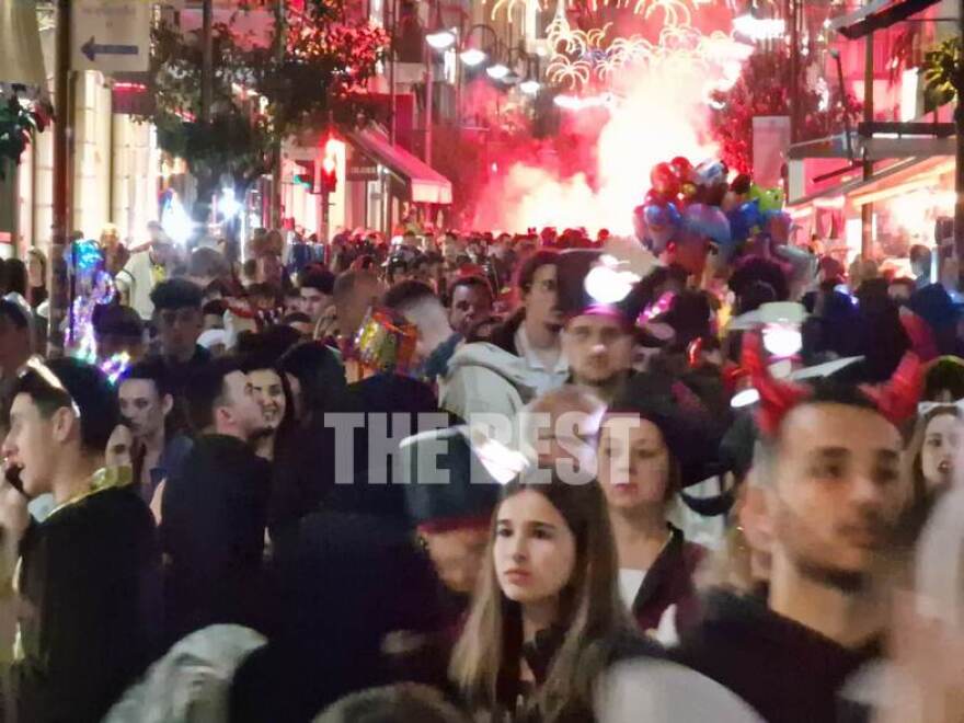 Καρναβάλι: «Βούλιαξε» από κόσμο η Πάτρα - Το αδιαχώρητο στους δρόμους μέχρι πρωίας