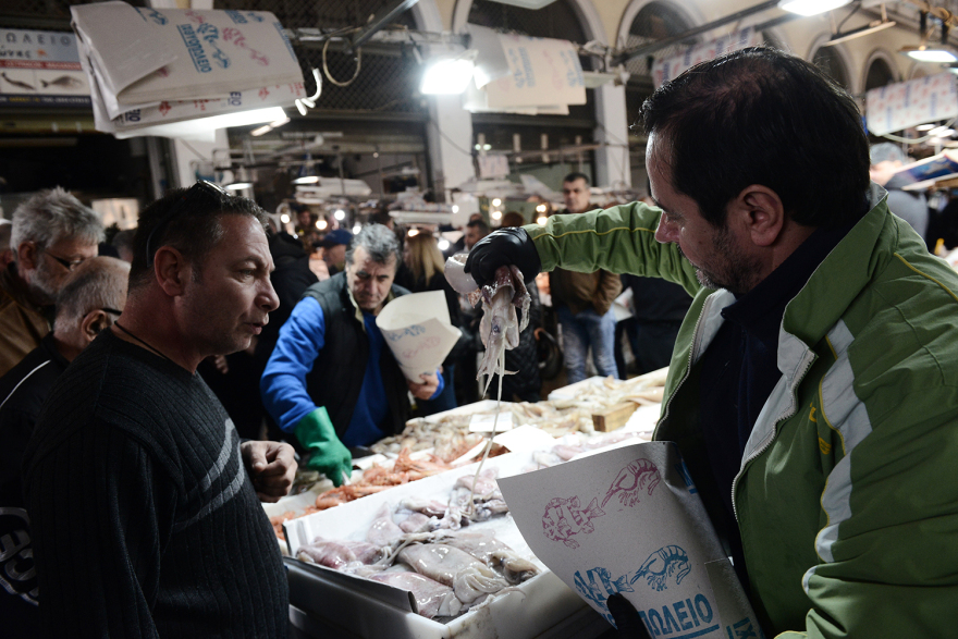 Χαμός στη Βαρβάκειο: Τεράστιες ουρές για τα σαρακοστιανά