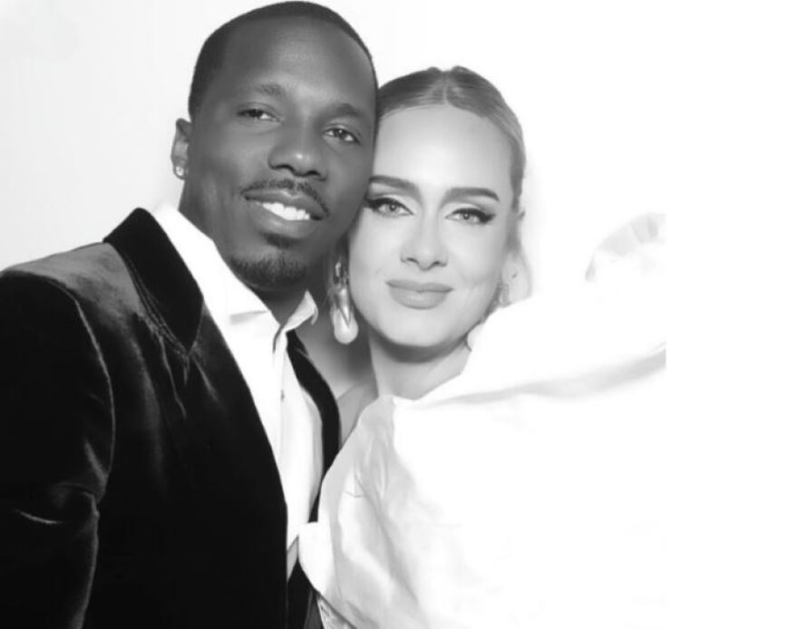 Adele: Αρραβωνιάστηκε τον Ριτς Πολ