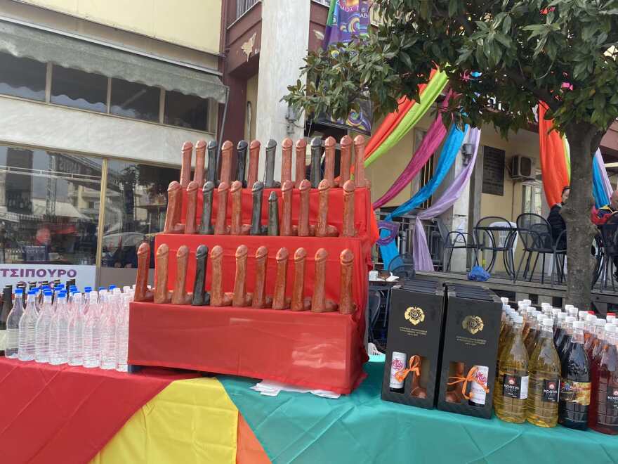 Τύρναβος - «Μπουρανί»: Γιορτάστηκε το διονυσιακό έθιμο του... φαλλού της Καθαράς Δευτέρας - Δείτε βίντεο