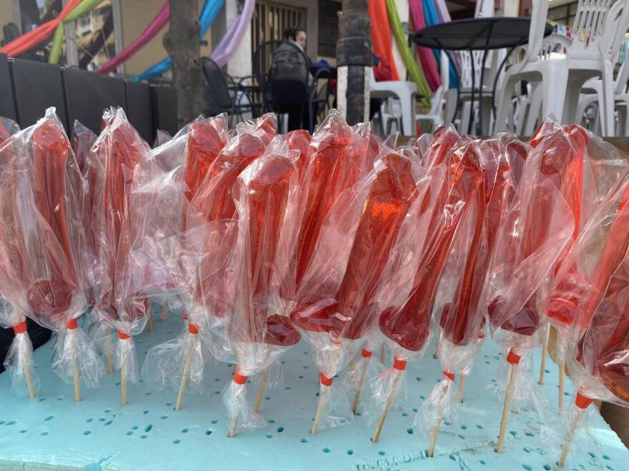 Τύρναβος - «Μπουρανί»: Γιορτάστηκε το διονυσιακό έθιμο του... φαλλού της Καθαράς Δευτέρας - Δείτε βίντεο