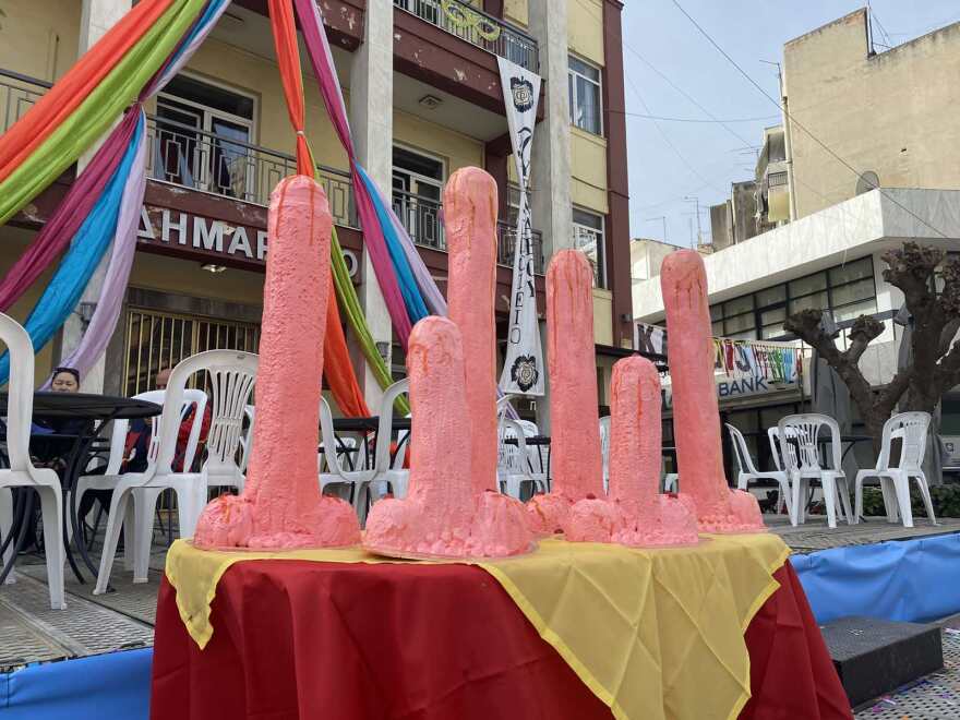 Τύρναβος - «Μπουρανί»: Γιορτάστηκε το διονυσιακό έθιμο του... φαλλού της Καθαράς Δευτέρας - Δείτε βίντεο