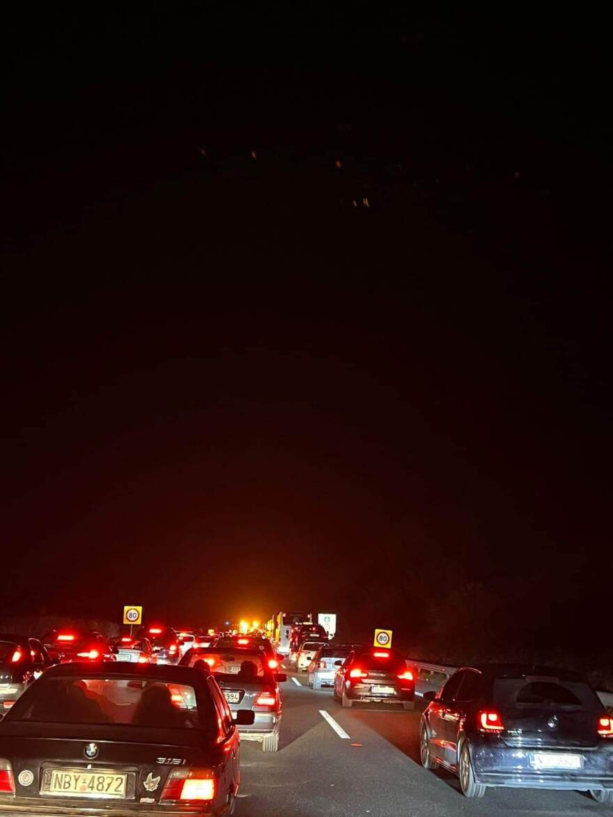 Καθαρά Δευτέρα: Μετ' εμποδίων η επιστροφή των εκδρομέων - Ουρά τριών χιλιομέτρων στις Αφίδνες - Δείτε live εικόνα