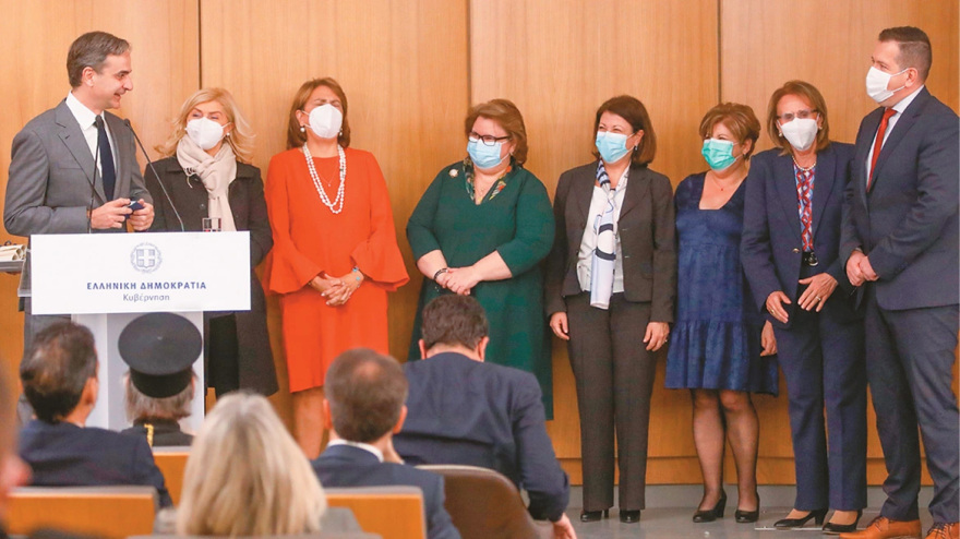 Σχέδιο για νέο ΕΣΥ και καλύτερους μισθούς για όλους ετοιμάζει η κυβέρνηση