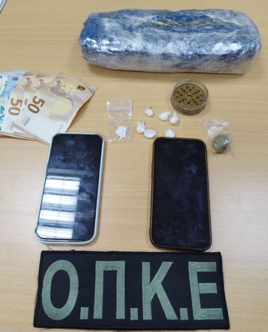 Πύργος: Ζευγάρι μετέφερε μισό κιλό κάνναβης και κοκαΐνη