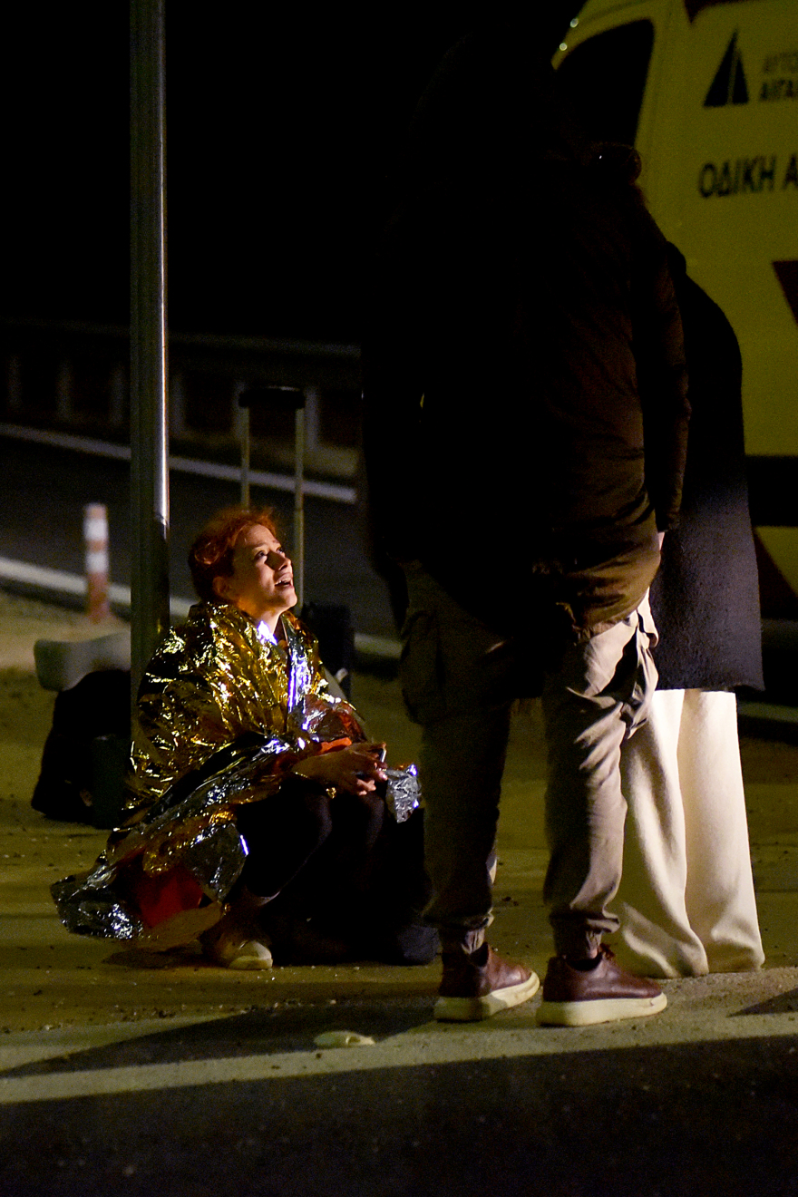 Σύγκρουση τρένων στη Λάρισα: Η τραγωδία σε φωτογραφίες - Δεκάδες νεκροί, συνεχίζονται οι έρευνες