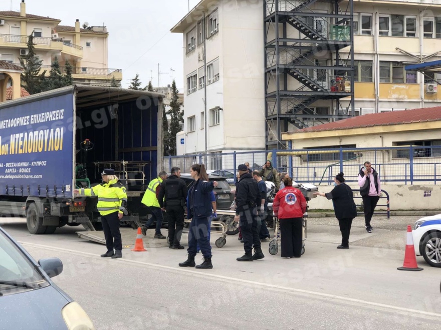 Σύγκρουση τρένων: Τραγικές στιγμές για τους συγγενείς των θυμάτων - Πώς γίνεται η αναγνώριση 