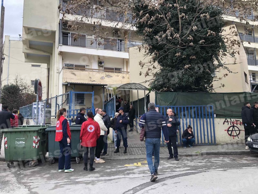 Σύγκρουση τρένων: Τραγικές στιγμές για τους συγγενείς των θυμάτων - Πώς γίνεται η αναγνώριση 