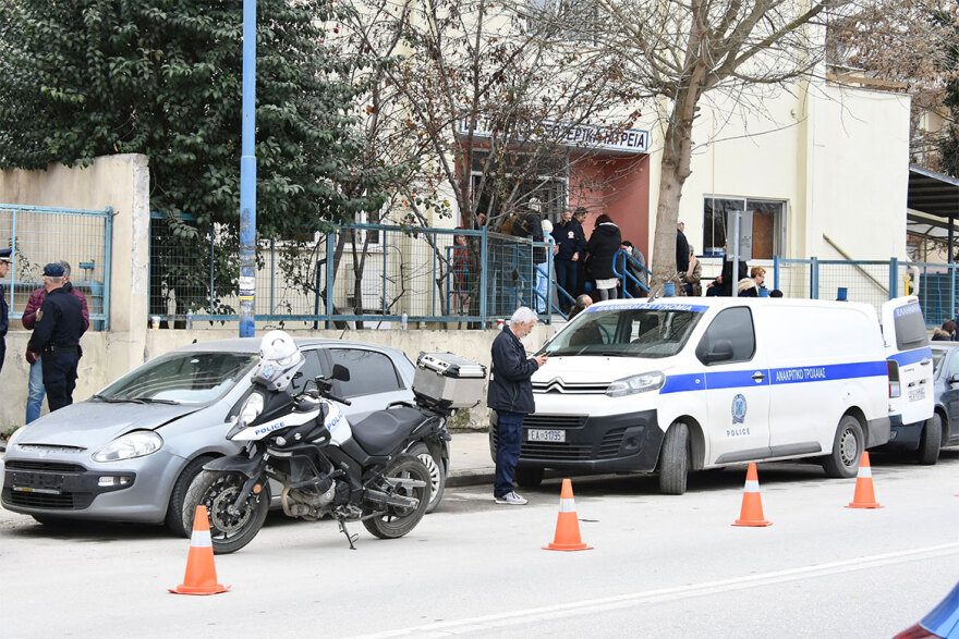 Σύγκρουση τρένων: Τραγικές στιγμές για τους συγγενείς των θυμάτων - Πώς γίνεται η αναγνώριση 