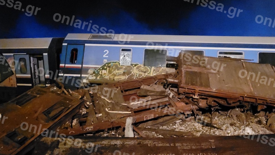 Φονική σύγκρουση τρένων στη Λάρισα - Βίντεο και φωτογραφίες από την τραγωδία