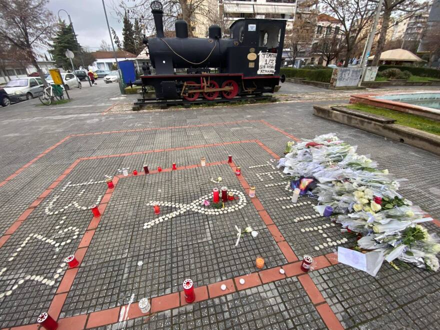 Σύγκρουση τρένων: «Αν τελικά έχεις φύγει, συγγνώμη και σ’ αγαπώ»: Το συγκινητικό γράμμα σε αγνοούμενο επιβάτη