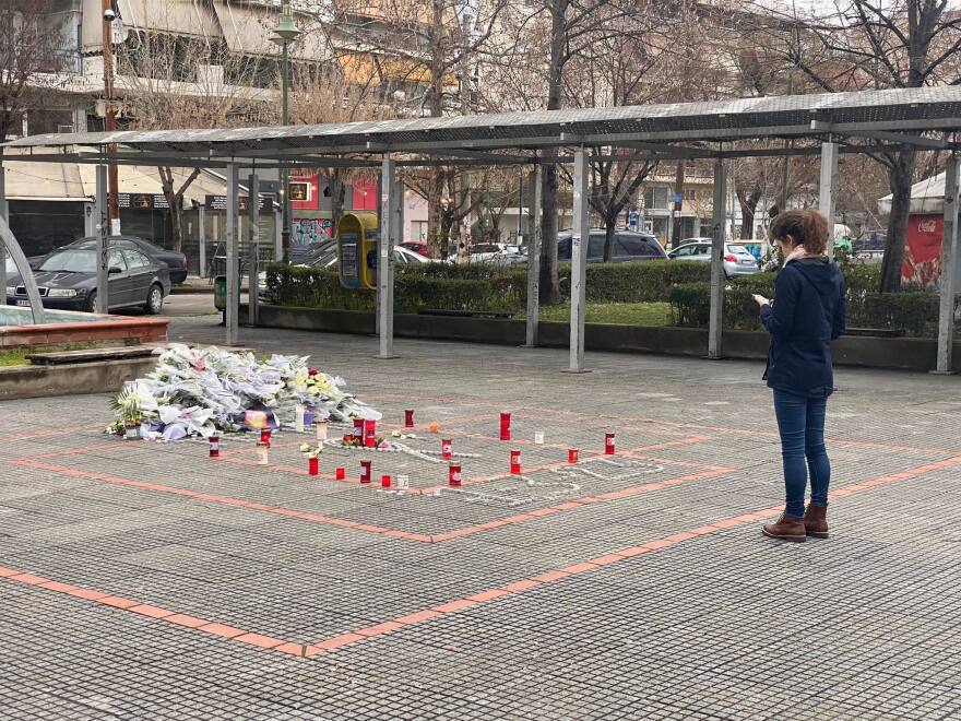 Σύγκρουση τρένων: «Αν τελικά έχεις φύγει, συγγνώμη και σ’ αγαπώ»: Το συγκινητικό γράμμα σε αγνοούμενο επιβάτη