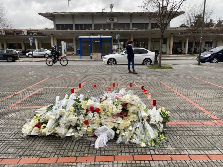 Σύγκρουση τρένων: «Αν τελικά έχεις φύγει, συγγνώμη και σ’ αγαπώ»: Το συγκινητικό γράμμα σε αγνοούμενο επιβάτη