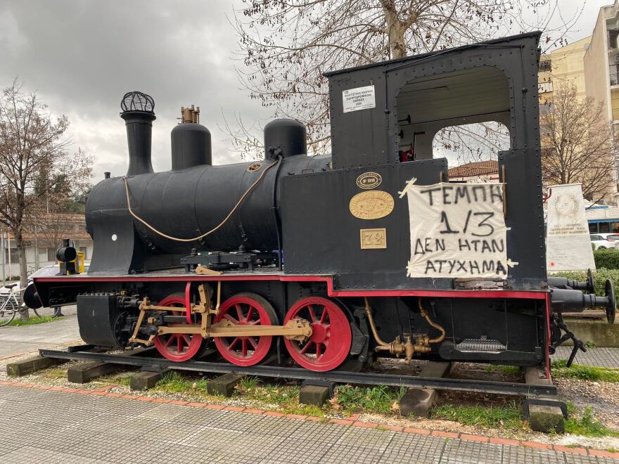 Σύγκρουση τρένων: «Αν τελικά έχεις φύγει, συγγνώμη και σ’ αγαπώ»: Το συγκινητικό γράμμα σε αγνοούμενο επιβάτη