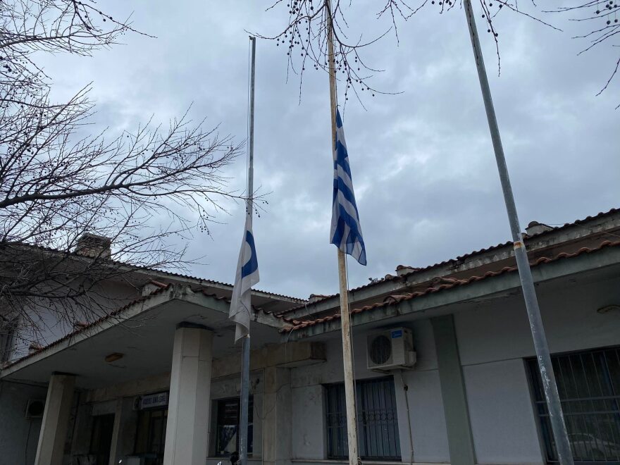 Σύγκρουση τρένων: «Αν τελικά έχεις φύγει, συγγνώμη και σ’ αγαπώ»: Το συγκινητικό γράμμα σε αγνοούμενο επιβάτη