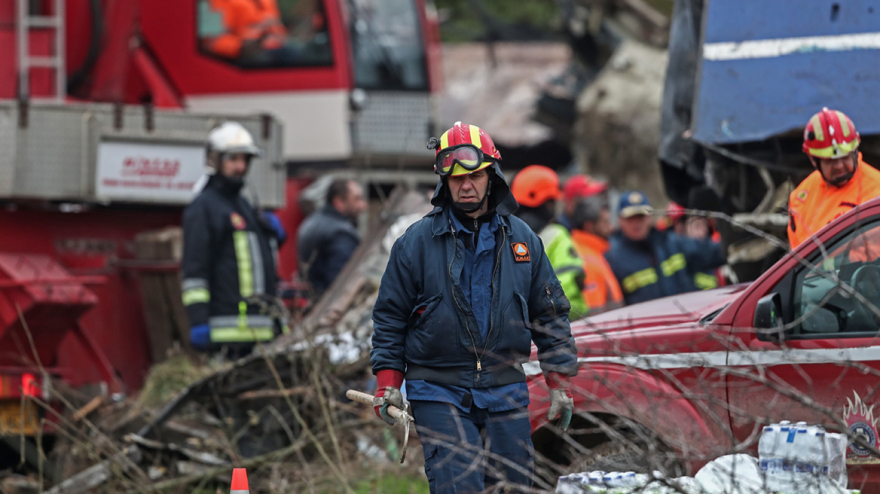 Σύγκρουση τρένων στη Λάρισα: «Ήταν μια κόλαση επί γης, μύριζε θάνατο», δηλώνει 20χρονος επιζών