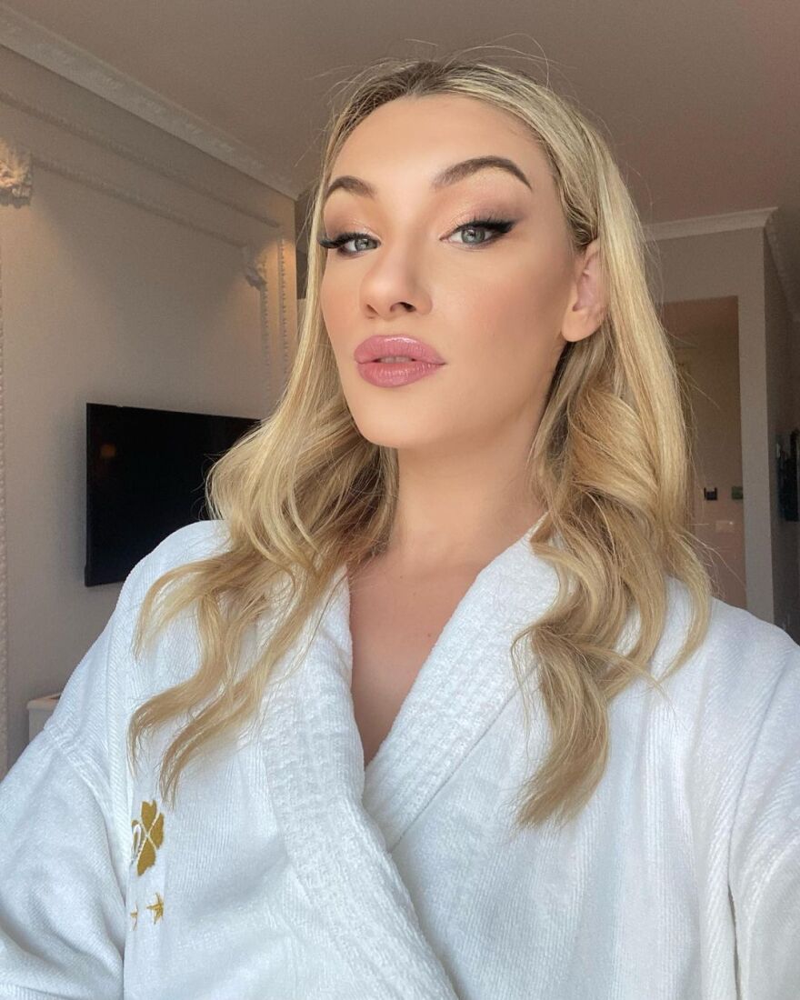 Μις Γιανγκ: Η απάντηση πρώην εστεμμένης σε σχόλιο ότι «κατάντησε να δουλεύει σερβιτόρα» - Δείτε βίντεο