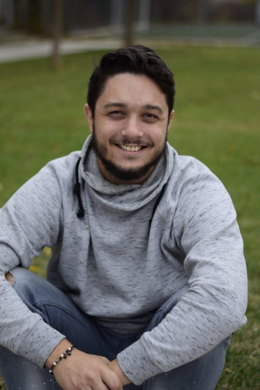 Σύγκρουση τρένων στη Λάρισα: Συγκλονίζουν οι γονείς 22χρονου που αγνοείται - «Η αναμονή μας σκοτώνει, δεν μας λένε τίποτα»