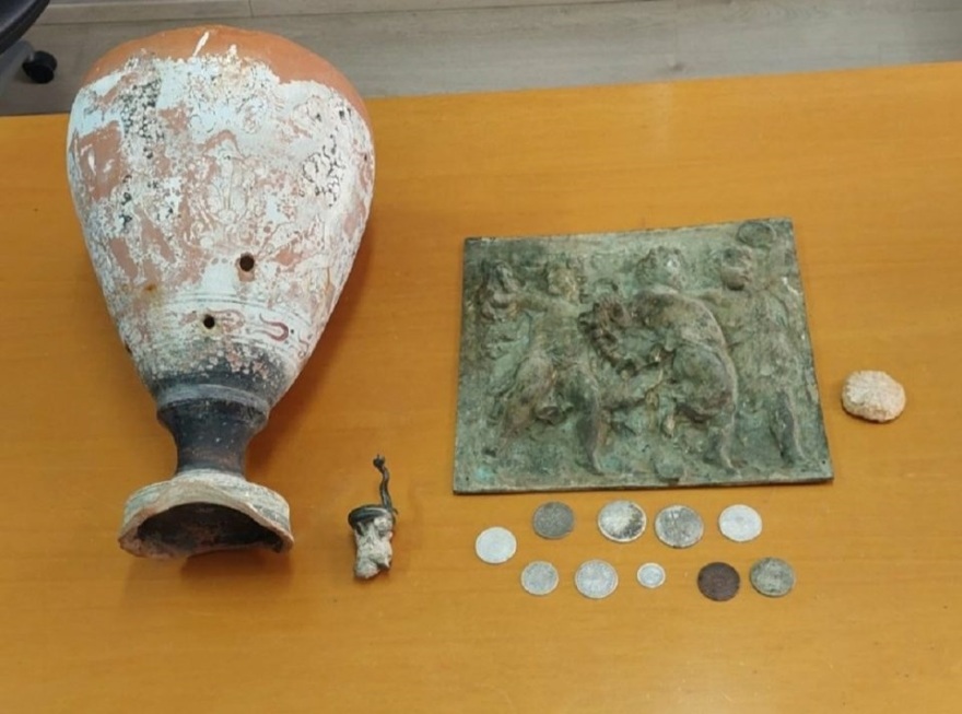 Πολύτιμα αρχαία αντικείμενα εντόπισε η Ασφάλεια στο Αβγό Ιωαννίνων