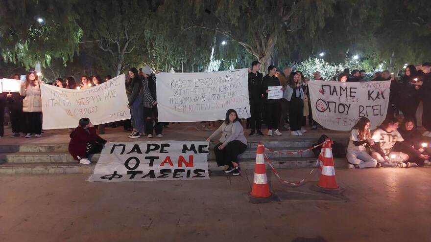 Σύγκρουση τρένων: Σιωπηρή διαμαρτυρία στο Ηράκλειο για το δυστύχημα - «Απαιτούμε την αλήθεια»