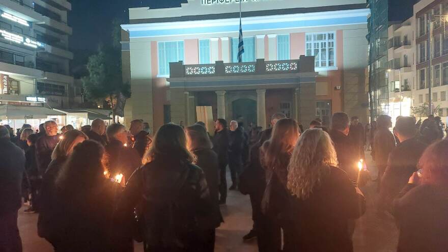 Σύγκρουση τρένων: Σιωπηρή διαμαρτυρία στο Ηράκλειο για το δυστύχημα - «Απαιτούμε την αλήθεια»
