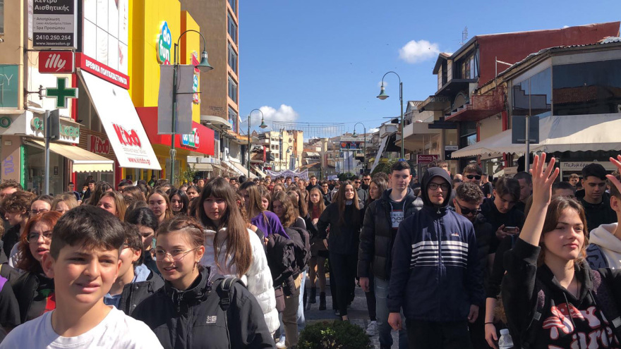 Σύγκρουση τρένων στη Λάρισα: Μαθητές από όλη την Ελλάδα στους δρόμους για την τραγωδία στα Τέμπη