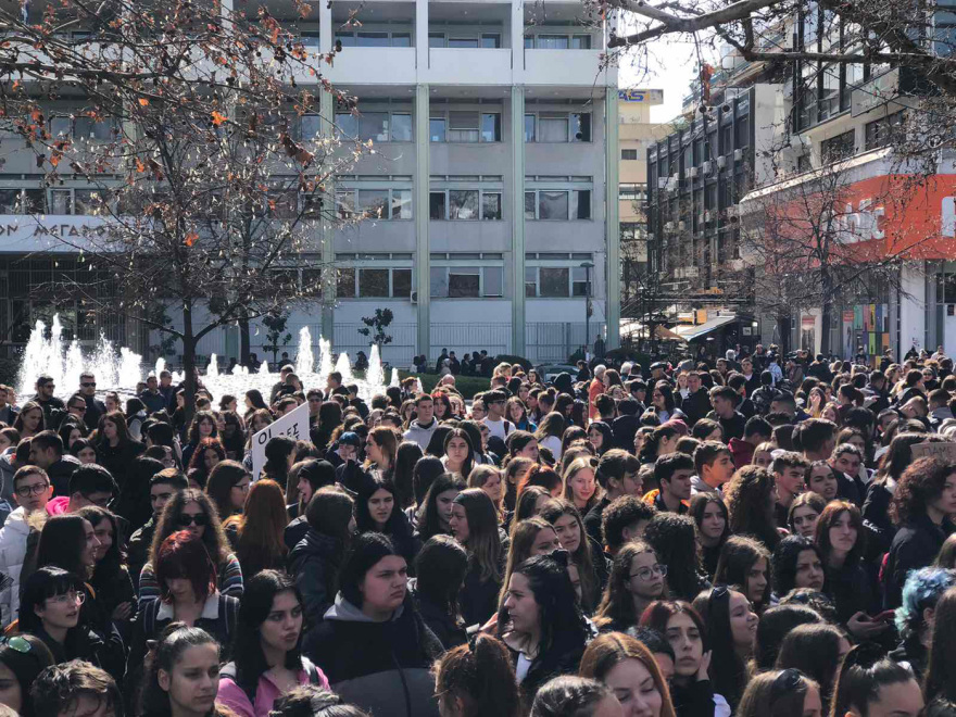 Σύγκρουση τρένων στη Λάρισα: Μαθητές από όλη την Ελλάδα στους δρόμους για την τραγωδία στα Τέμπη