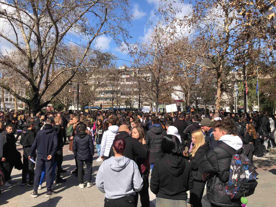 Σύγκρουση τρένων στη Λάρισα: Μαθητές από όλη την Ελλάδα στους δρόμους για την τραγωδία στα Τέμπη