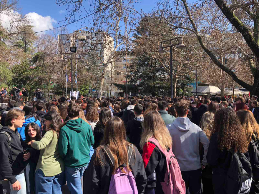Σύγκρουση τρένων στη Λάρισα: Μαθητές από όλη την Ελλάδα στους δρόμους για την τραγωδία στα Τέμπη