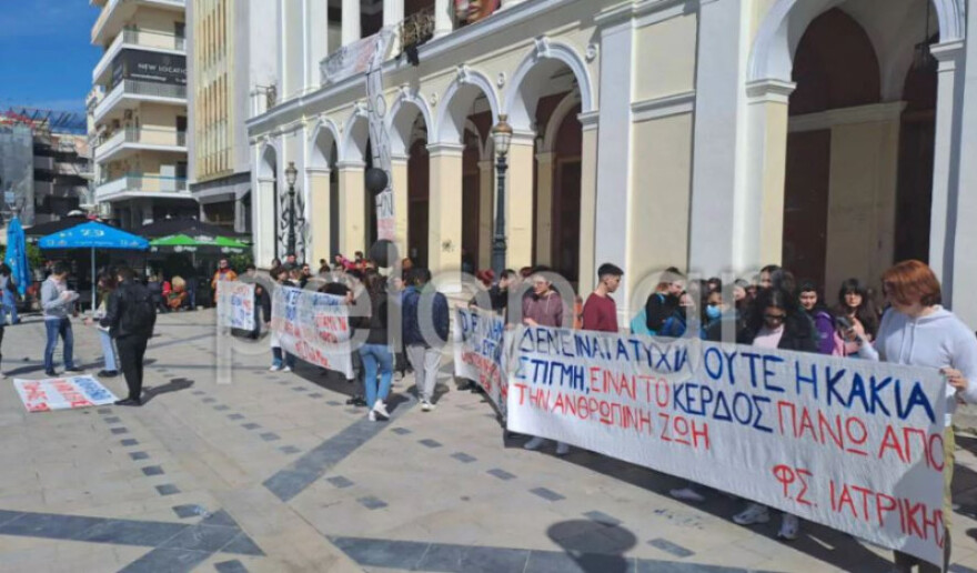 Σύγκρουση τρένων στη Λάρισα: Μαθητές από όλη την Ελλάδα στους δρόμους για την τραγωδία στα Τέμπη