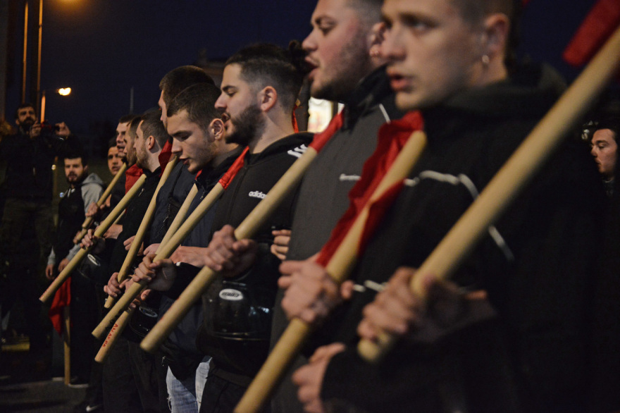 Τραγωδία στα Τέμπη: Κουκουλοφόροι τα έσπασαν στο Σύνταγμα μετά τη σιωπηρή διαμαρτυρία - Δείτε βίντεο και φωτογραφίες