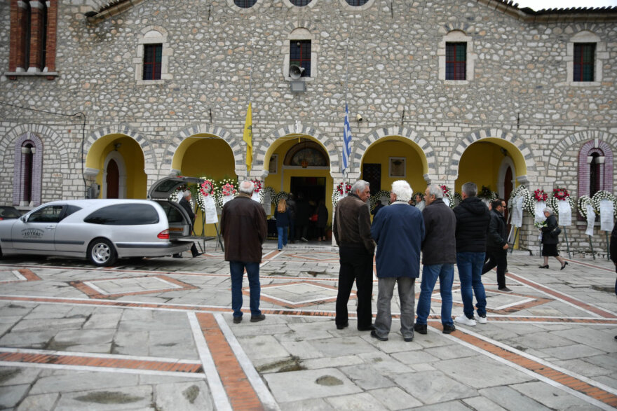 Σύγκρουση τρένων στη Λάρισα: Θλίψη στον Τύρναβο για την 42χρονη Βάγια 