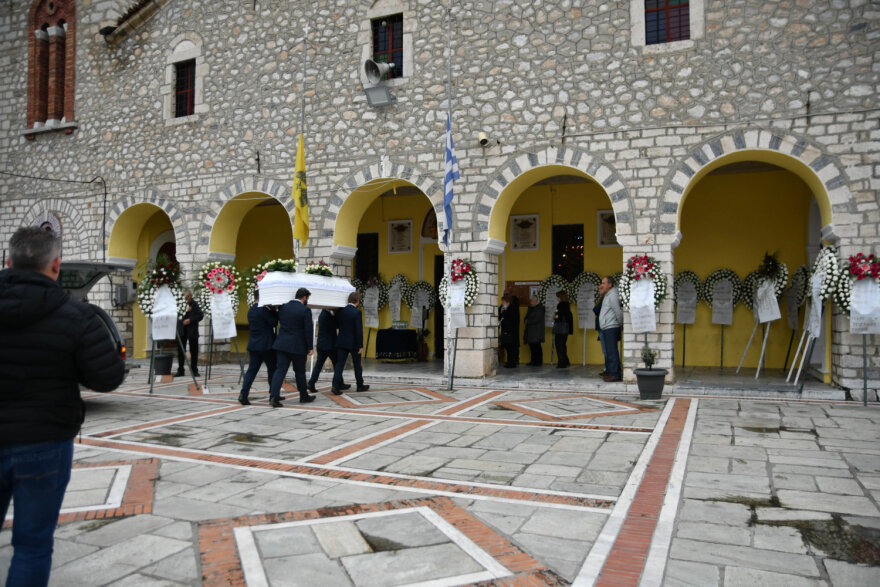 Σύγκρουση τρένων στη Λάρισα: Θλίψη στον Τύρναβο για την 42χρονη Βάγια 