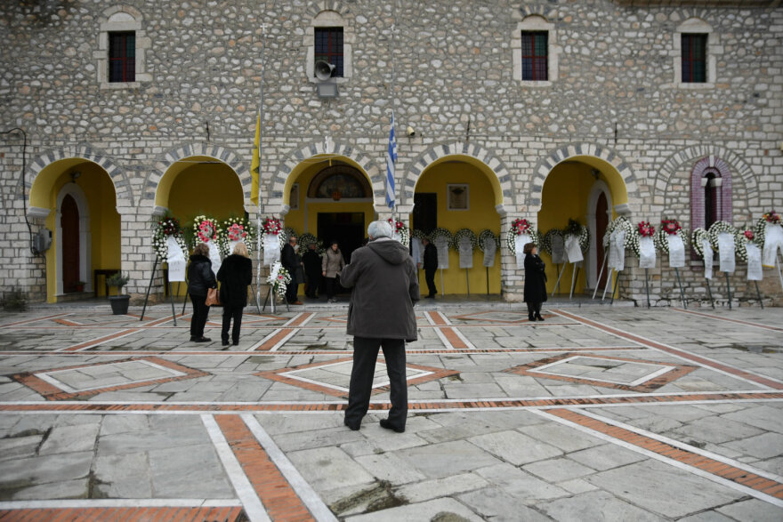 Σύγκρουση τρένων στη Λάρισα: Θλίψη στον Τύρναβο για την 42χρονη Βάγια 